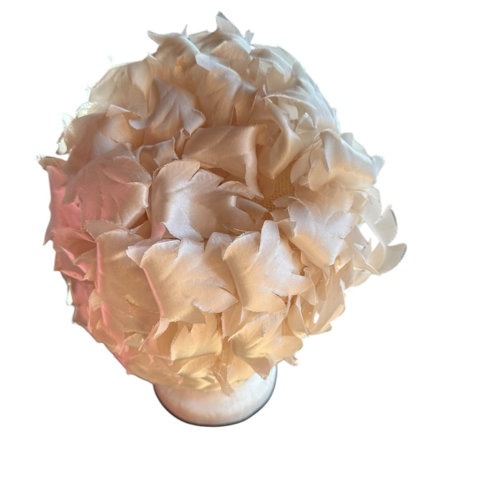 1960s Cream Colored Floral Petal Peach Bucket Hat - Picture 4 of 5